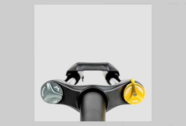 Marzocchi Bomber Z1 Grip 29'' Vork | Boost 15x110mm | 44mm Offset | Zwart 2023 3 Marzocchi Bomber Z1 Grip 29'' Vork | Boost 15x110mm | 44mm Offset | Zwart 2023 - Afbeelding 3